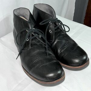 UGG black leather lace up boots. Men’s size 11 in new shape. Buttery soft.